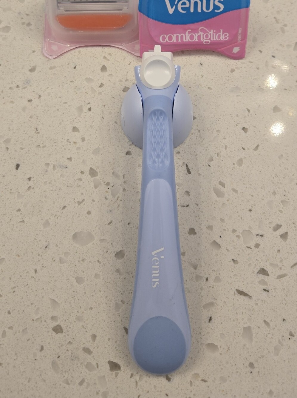 Gillette Venus Razor Handle in Light Blue w/ 6 ComfortGlide Blades